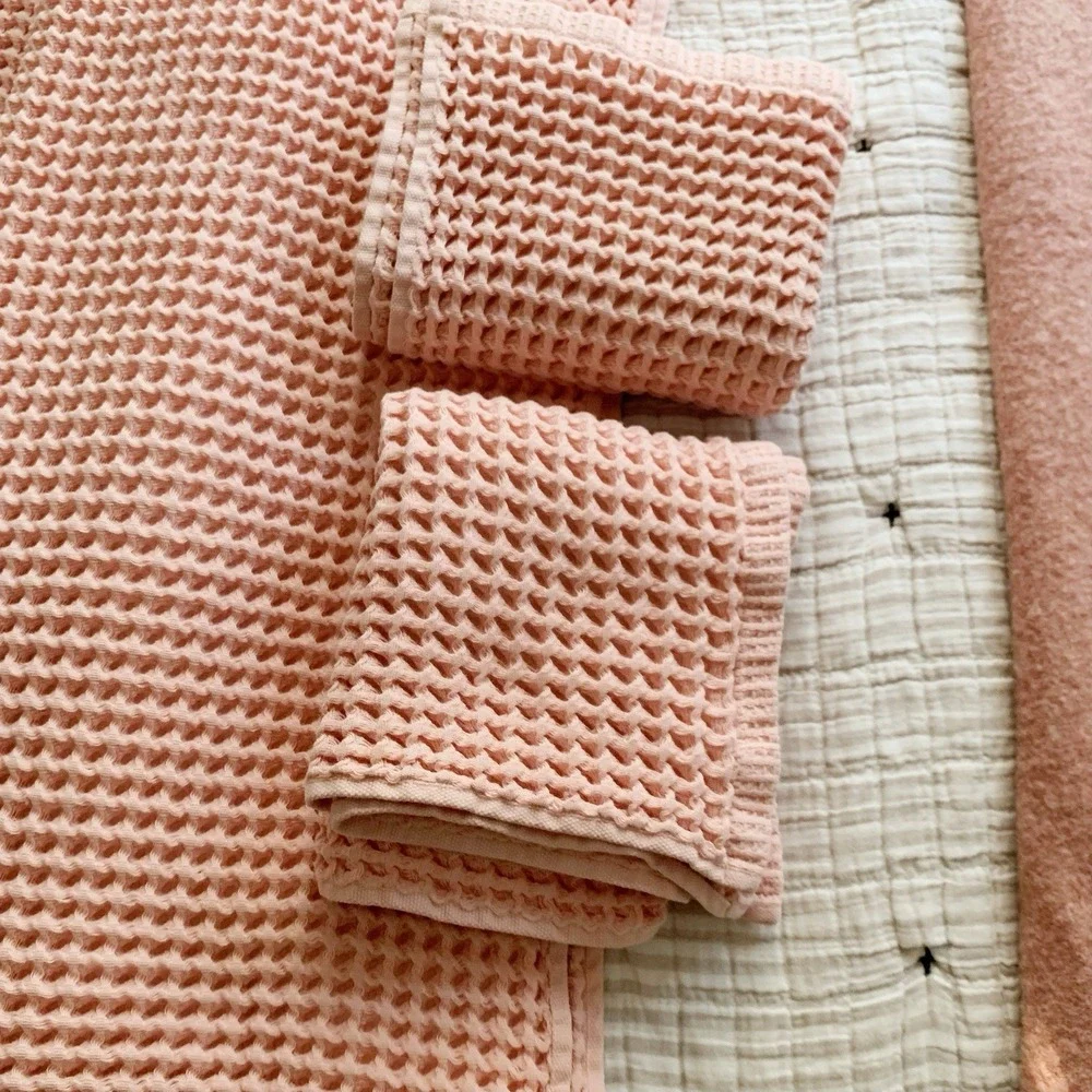Lot 4 Casaluna Waffle 2 Bath Towels and 2 Hand Towels
